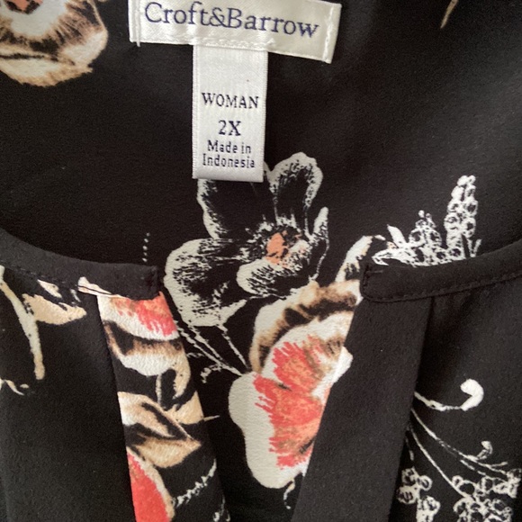 Croft and Barrow short sleeve 2x roses top blouse - Picture 2 of 4